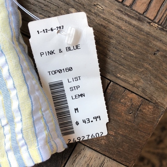 Listicle NWT off shoulder seersucker top. Size M - Picture 5 of 8